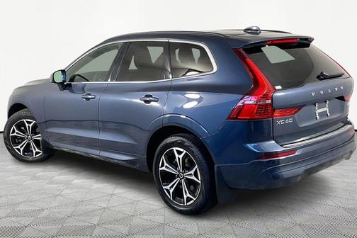2022 Volvo XC60 Momentum