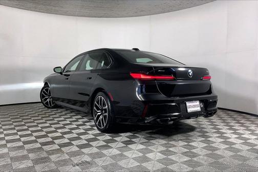 2025 BMW 760 760i xDrive