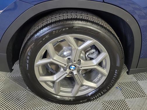 2025 BMW X4 xDrive30i