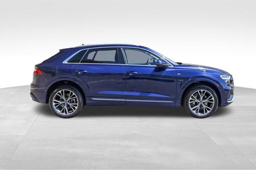 Navarra Blue Metallic 2022 Audi Q8 55 Premium Plus