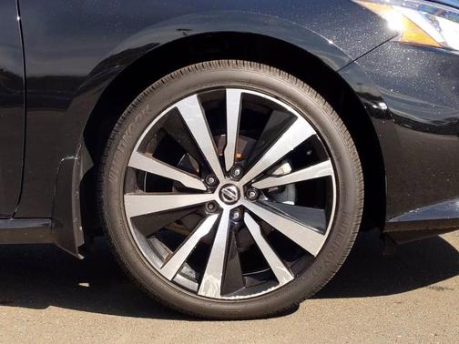 2019 Nissan Altima 2.5 SR for sale in Simsbury, CT - image 10