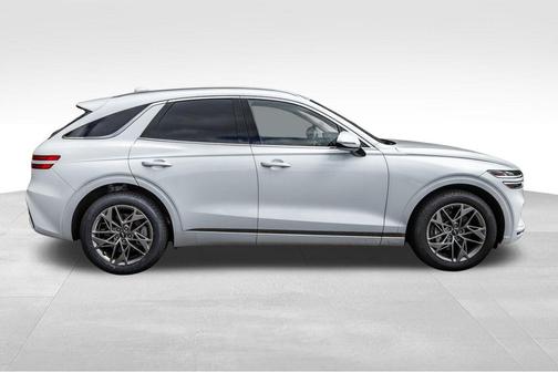 Alta White 2025 Genesis GV70 2.5T