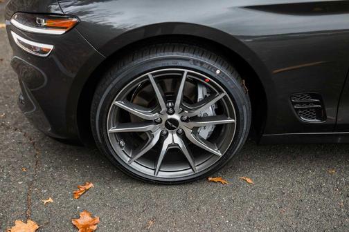 2026 Genesis G70 2.5T Standard