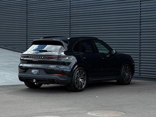2025 Porsche Cayenne Base