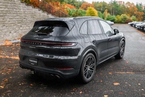 2025 Porsche Cayenne Base