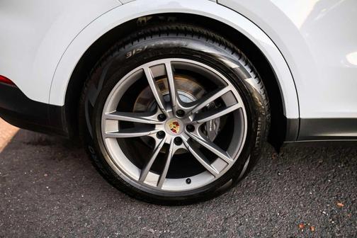 2024 Porsche Cayenne Base