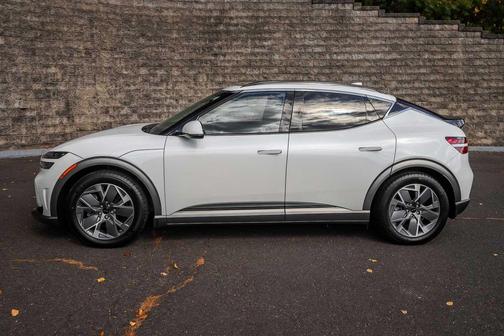 2025 Genesis GV60 Standard