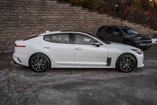 Snow White Pearl 2022 Kia Stinger GT-Line