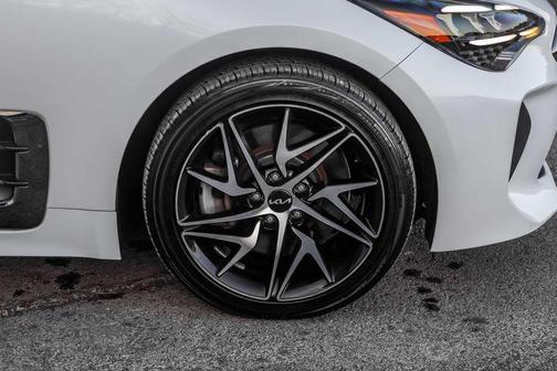 Snow White Pearl 2022 Kia Stinger GT-Line