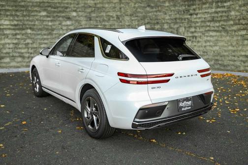 2026 Genesis GV70 2.5T Select
