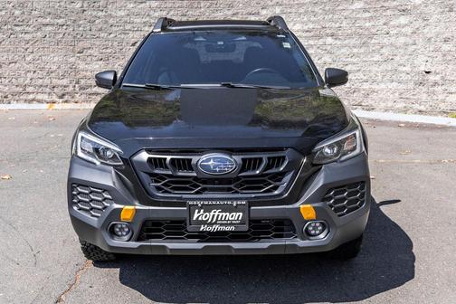 Crystal Black Silica 2024 Subaru Outback Wilderness