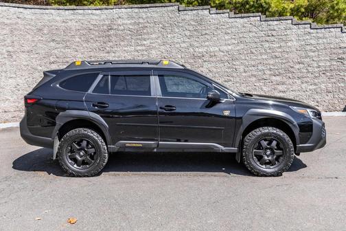 Crystal Black Silica 2024 Subaru Outback Wilderness