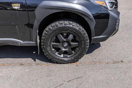 Crystal Black Silica 2024 Subaru Outback Wilderness