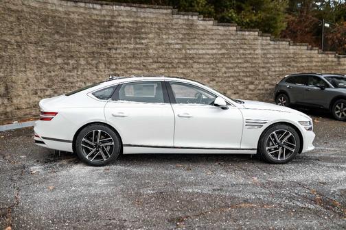 Uyuni White 2026 Genesis G80 2.5T Advanced