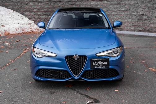 Verde 2025 Alfa Romeo Giulia INTENSA