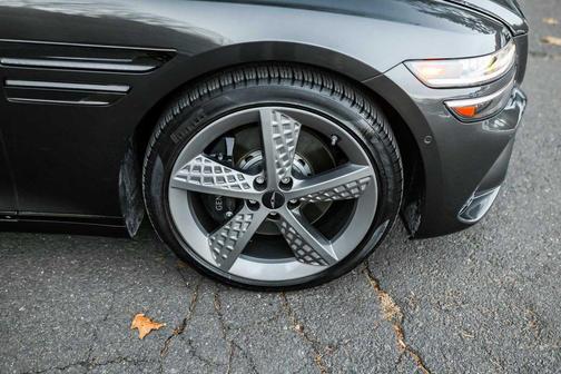 2025 Genesis G80 2.5T