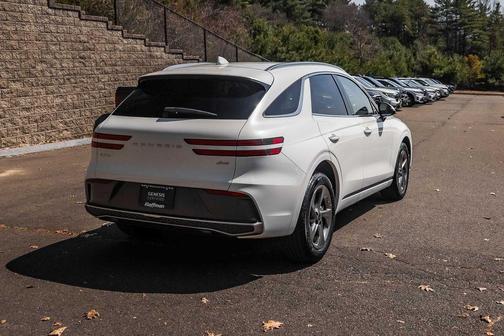 Uyuni White 2026 Genesis GV70 2.5T