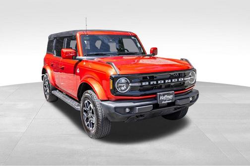 Hot Pepper Red Metallic Tinted Clearcoat 2023 Ford Bronco Outer Banks