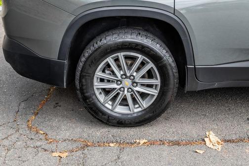 Silver Sage Metallic 2022 Chevrolet Traverse LT Leather