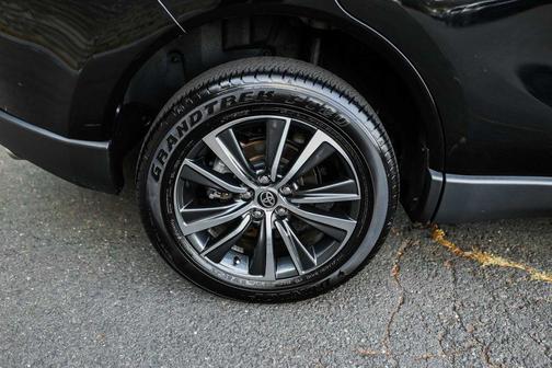 2024 Toyota Venza LE