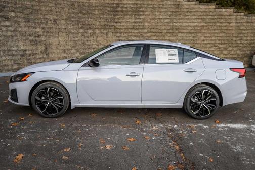 2025 Nissan Altima SR