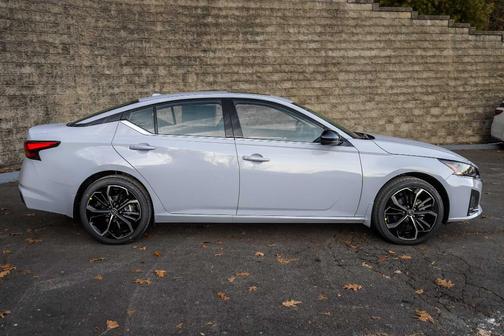 2025 Nissan Altima SR