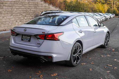 2025 Nissan Altima SR