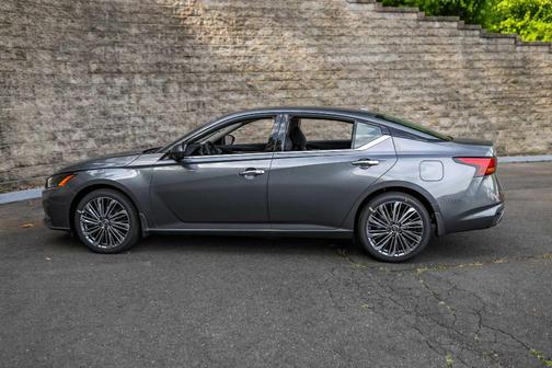 2025 Nissan Altima SL