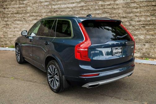 2021 Volvo XC90 T6 Momentum 7 Passenger