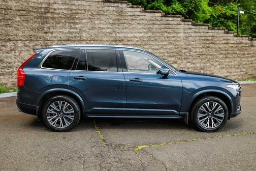 2021 Volvo XC90 T6 Momentum 7 Passenger