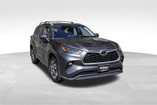 Magnetic Gray Metallic 2023 Toyota Highlander XLE
