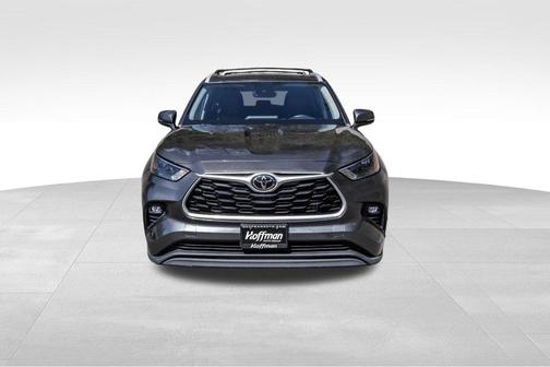 Magnetic Gray Metallic 2023 Toyota Highlander XLE