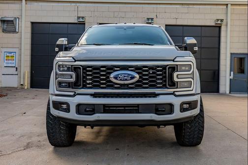 Avalanche 2025 Ford F-450 Platinum