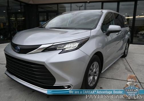 Celestial Silver Metallic 2023 Toyota Sienna XLE