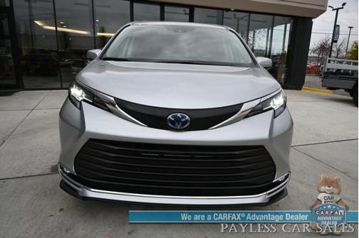 Celestial Silver Metallic 2023 Toyota Sienna XLE