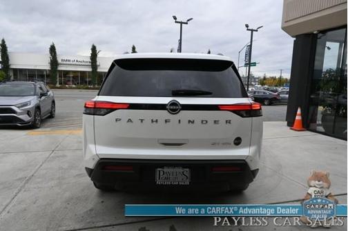2024 Nissan Pathfinder SV
