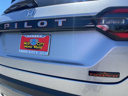 Solar Silver Metallic 2026 Honda Pilot TrailSport