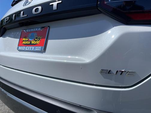 Platinum White Pearl 2026 Honda Pilot Elite