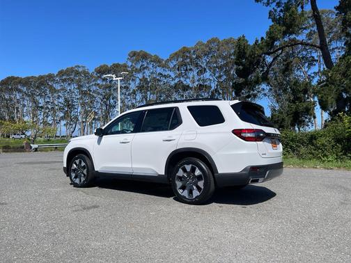 Platinum White Pearl 2026 Honda Pilot Elite
