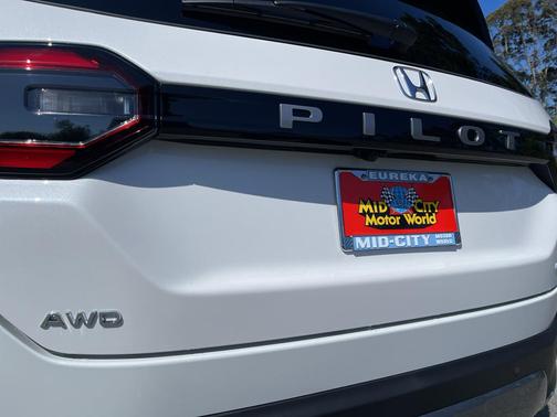 Platinum White Pearl 2026 Honda Pilot Elite