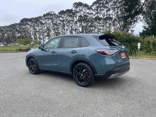 Pearl 2027 Honda HR-V Sport