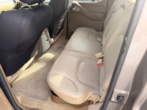 2005 Nissan Frontier LE Crew Cab