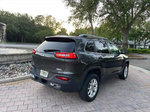 2016 Jeep Cherokee Sport