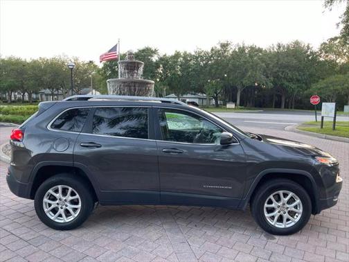 2016 Jeep Cherokee Sport