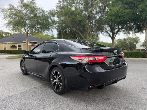 Midnight Black Metallic 2019 Toyota Camry SE