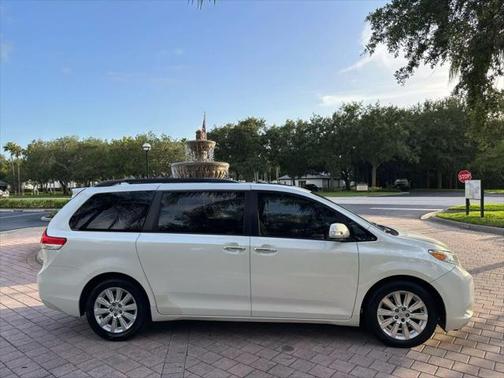 2014 Toyota Sienna XLE