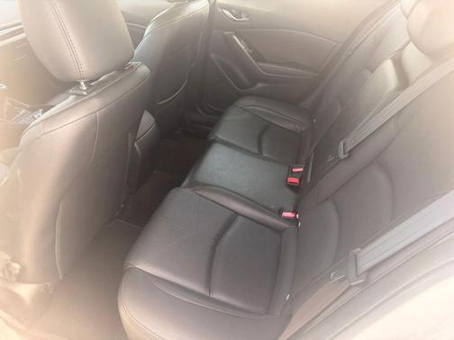 Snowflake White Pearl Mica 2018 Mazda Mazda3 Grand Touring