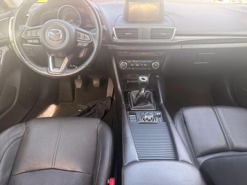 Snowflake White Pearl Mica 2018 Mazda Mazda3 Grand Touring