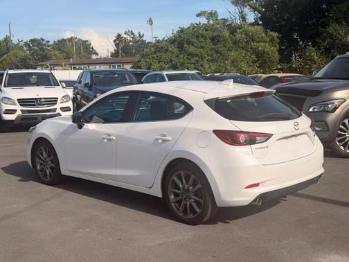 Snowflake White Pearl Mica 2018 Mazda Mazda3 Grand Touring