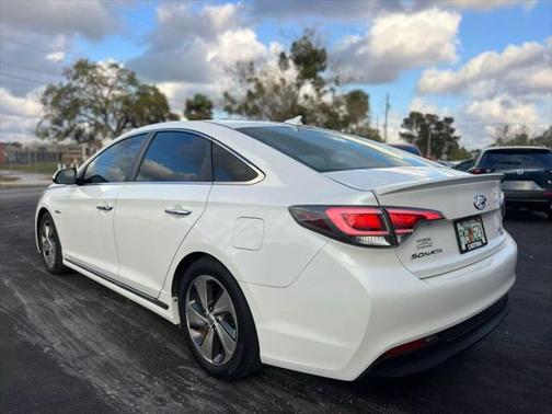 2017 Hyundai SONATA Hybrid Limited